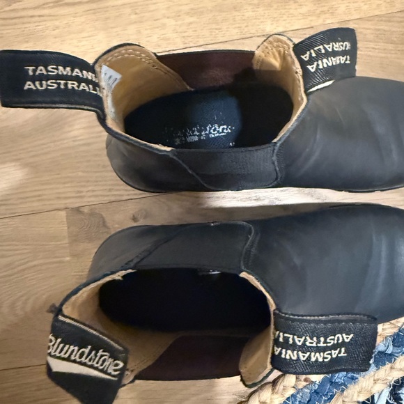 Blundstone Black Ankle Booties - Picture 3 of 7